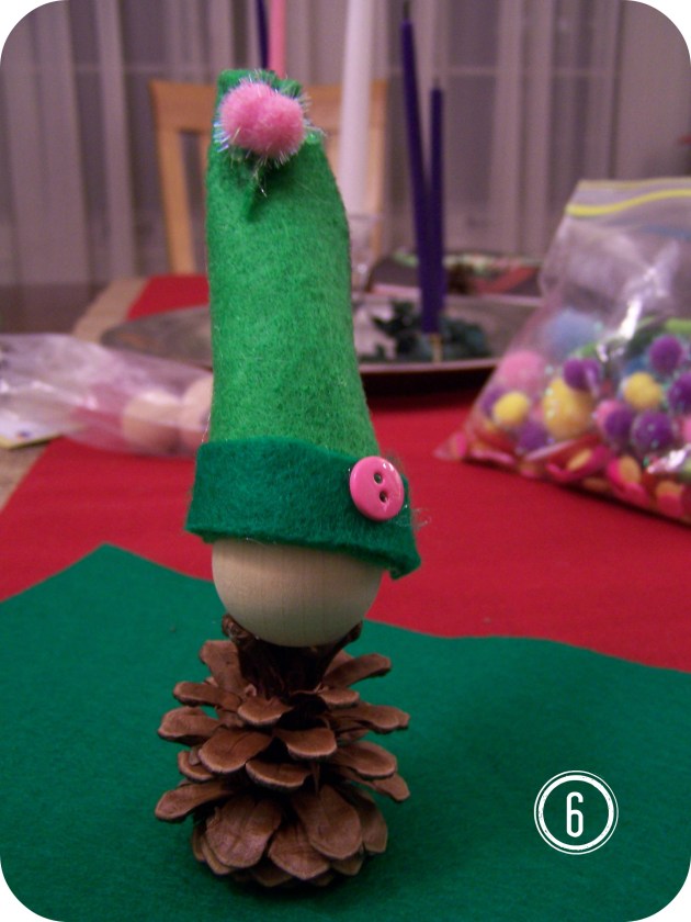 12xmas_elf_grandpa_manor 034