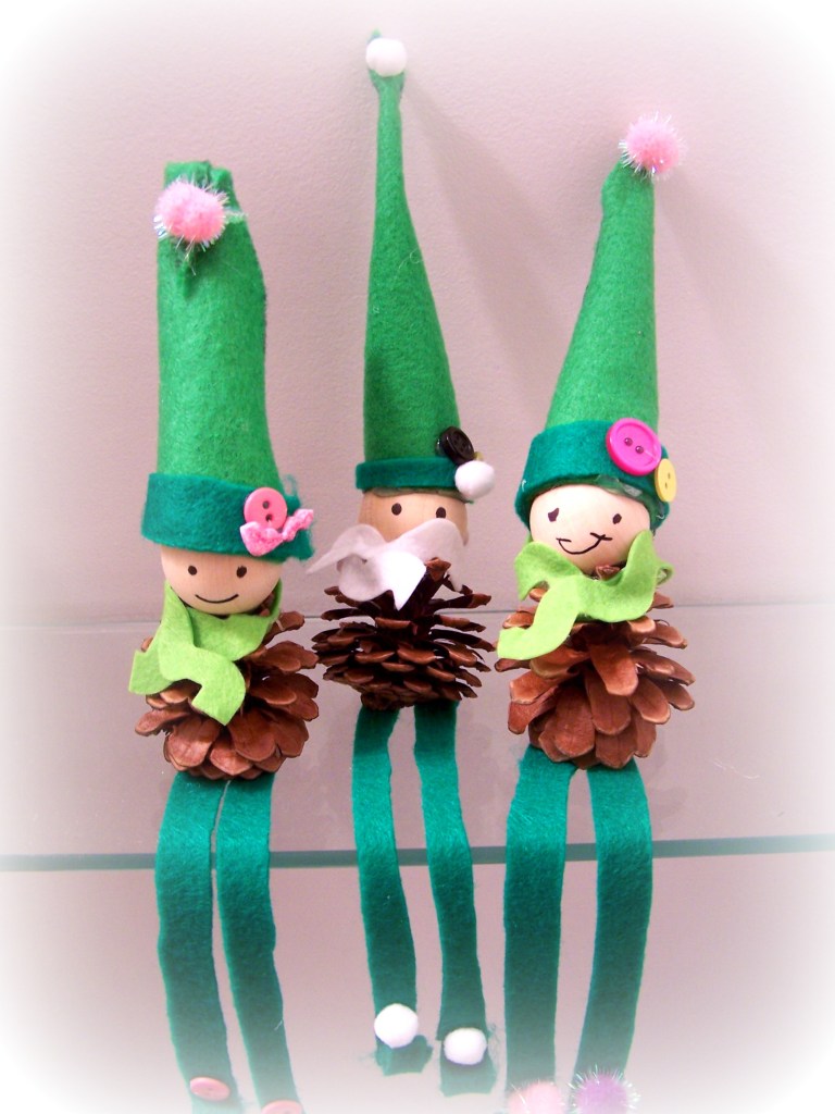 12xmas_elf_grandpa_manor 061