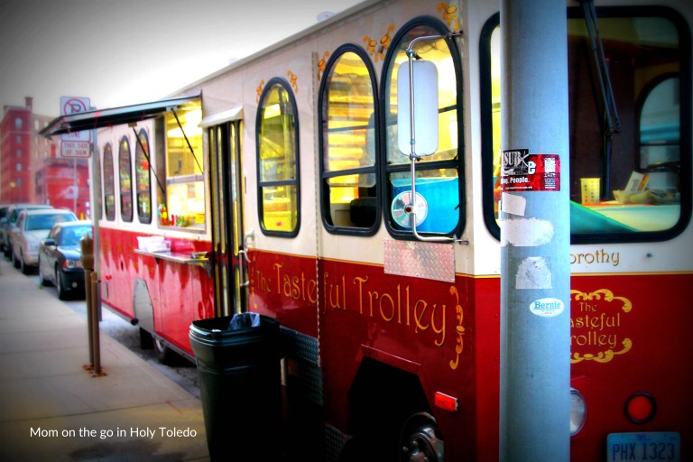 MNOBLOGdatenight_pubcrawl 010