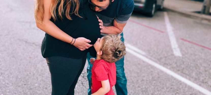 Wardrobe Must-Haves for Pregnant Mothers