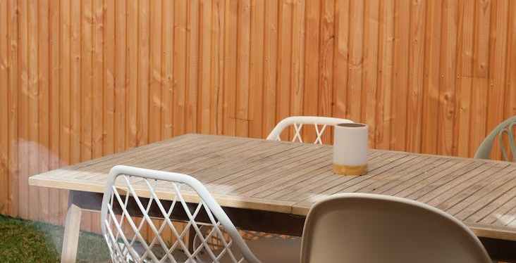 Which Side of a Privacy Fence Should Face the&nbsp;Neighbors?