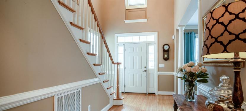 Creative Decor Ideas for Spaces You Walk Past&nbsp;Daily